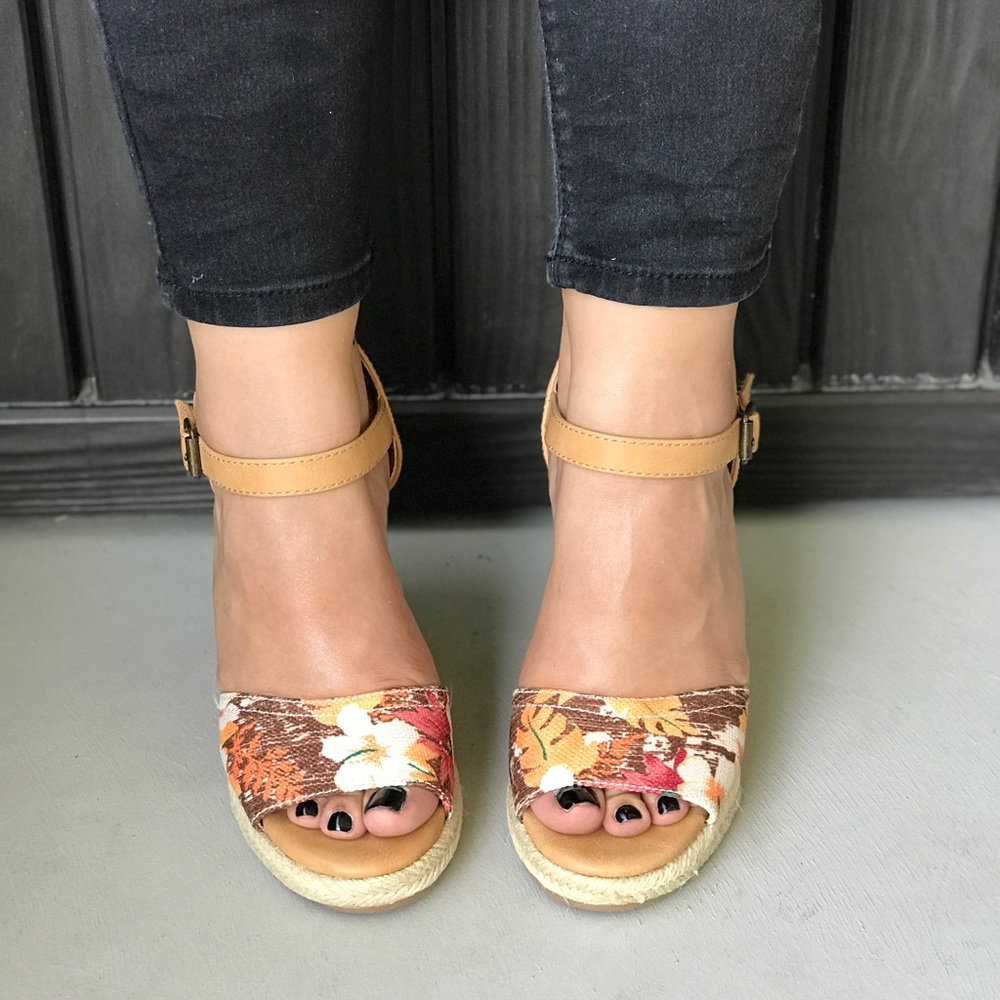 NIB Floral Print Espadrille Platform Wedge Sandal - Picture 3 of 5